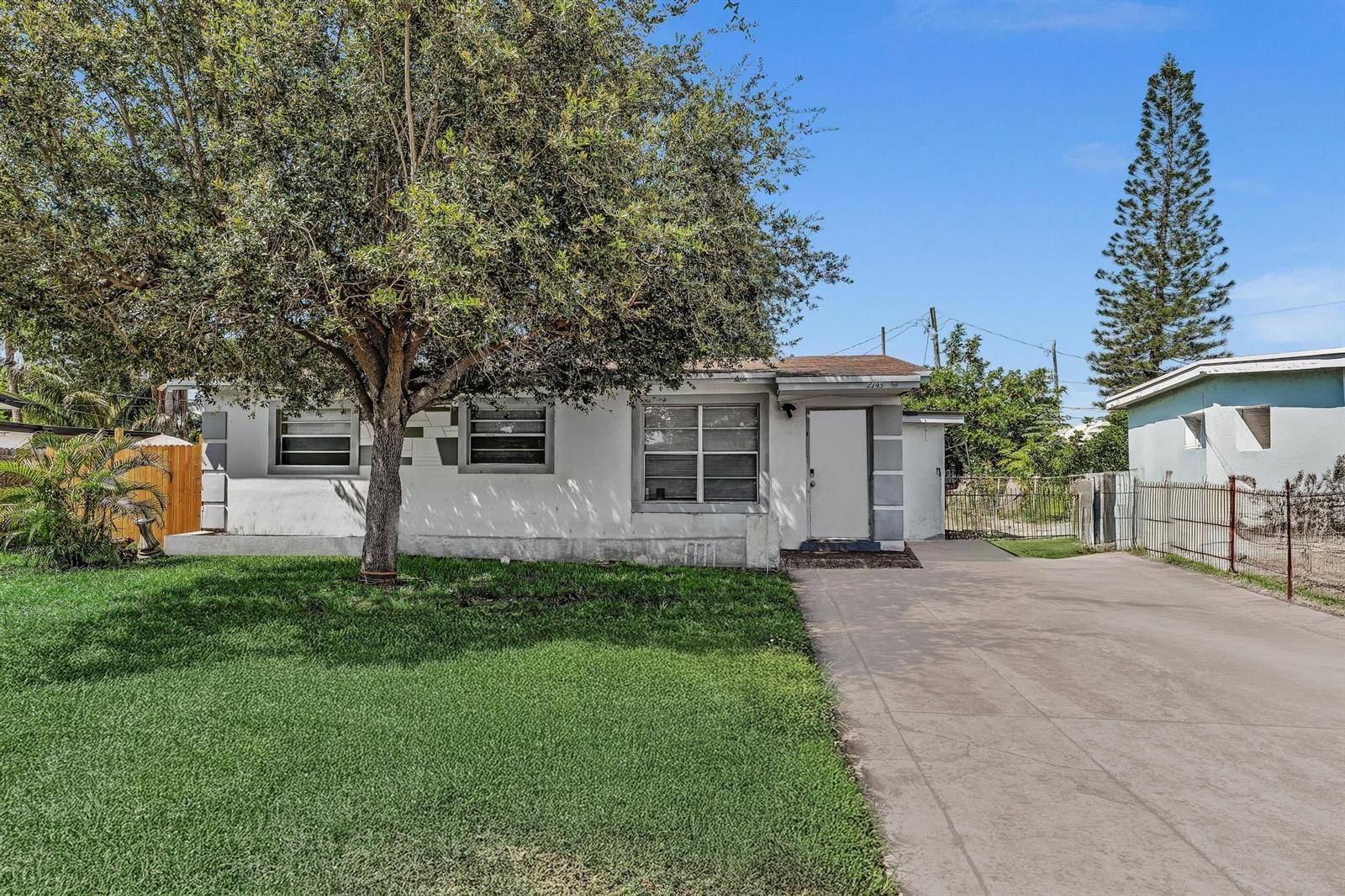 2743 NW 2ndBoynton Beach - picture
