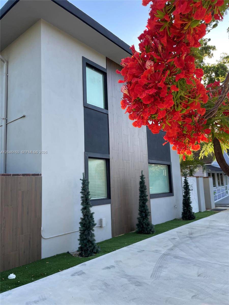 1215 E Broward BlvdFort Lauderdale - picture