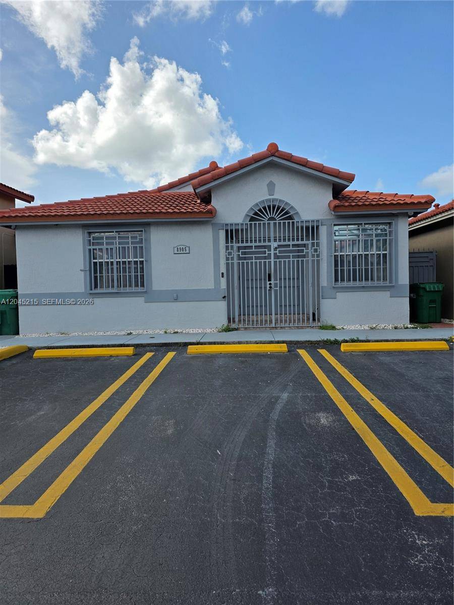 8905 NW 121 STHialeah - picture