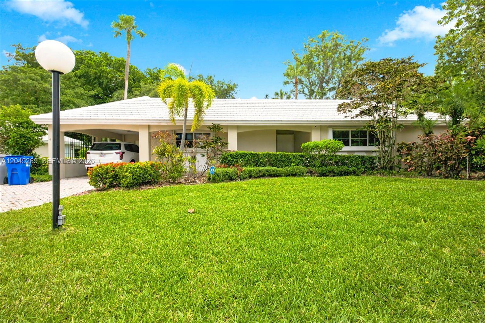 908 Cypress TerPompano Beach - NO 100 PALM-AIRE COUNTRY condo unit V57 - picture