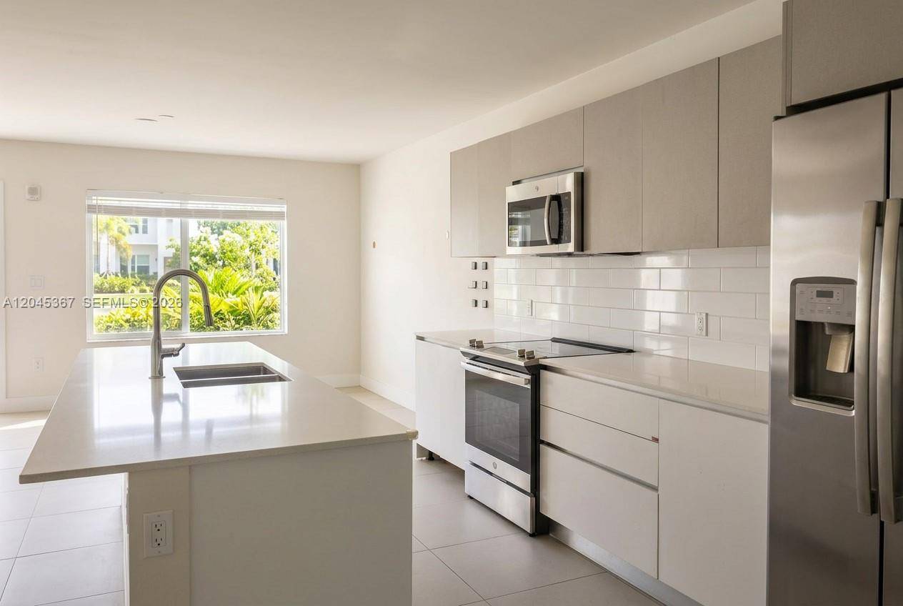 2535 NE 193rd StMiami - Condo 1-4 Stories,Condo condo unit 3104 - picture