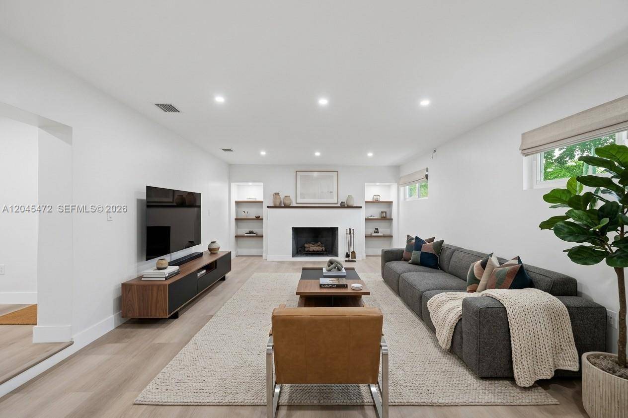 14325 NE 8th AveNorth Miami - picture