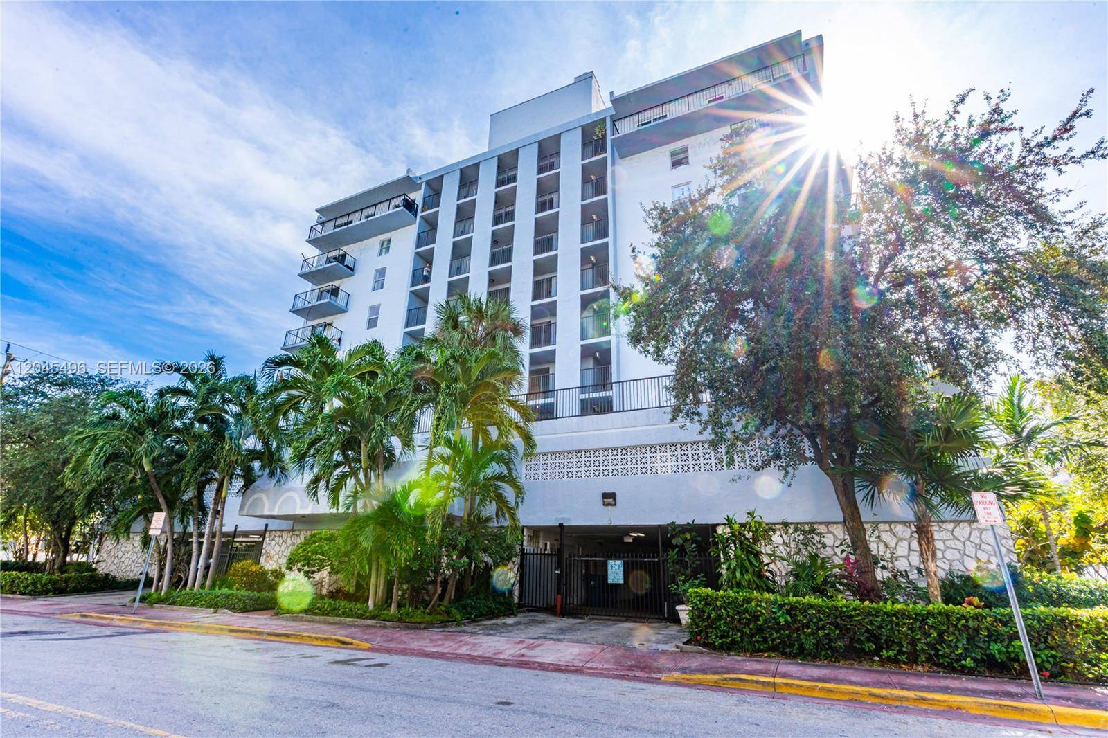 899 West AveMiami Beach - BAYCOURT TOWERS CONDO condo unit 3M - picture