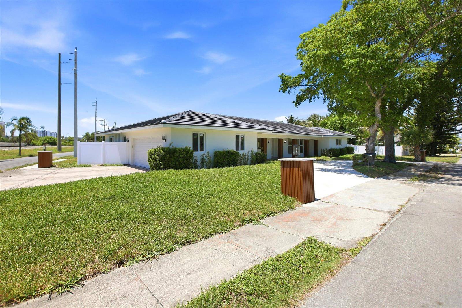 401 NW 3rdDania Beach - picture