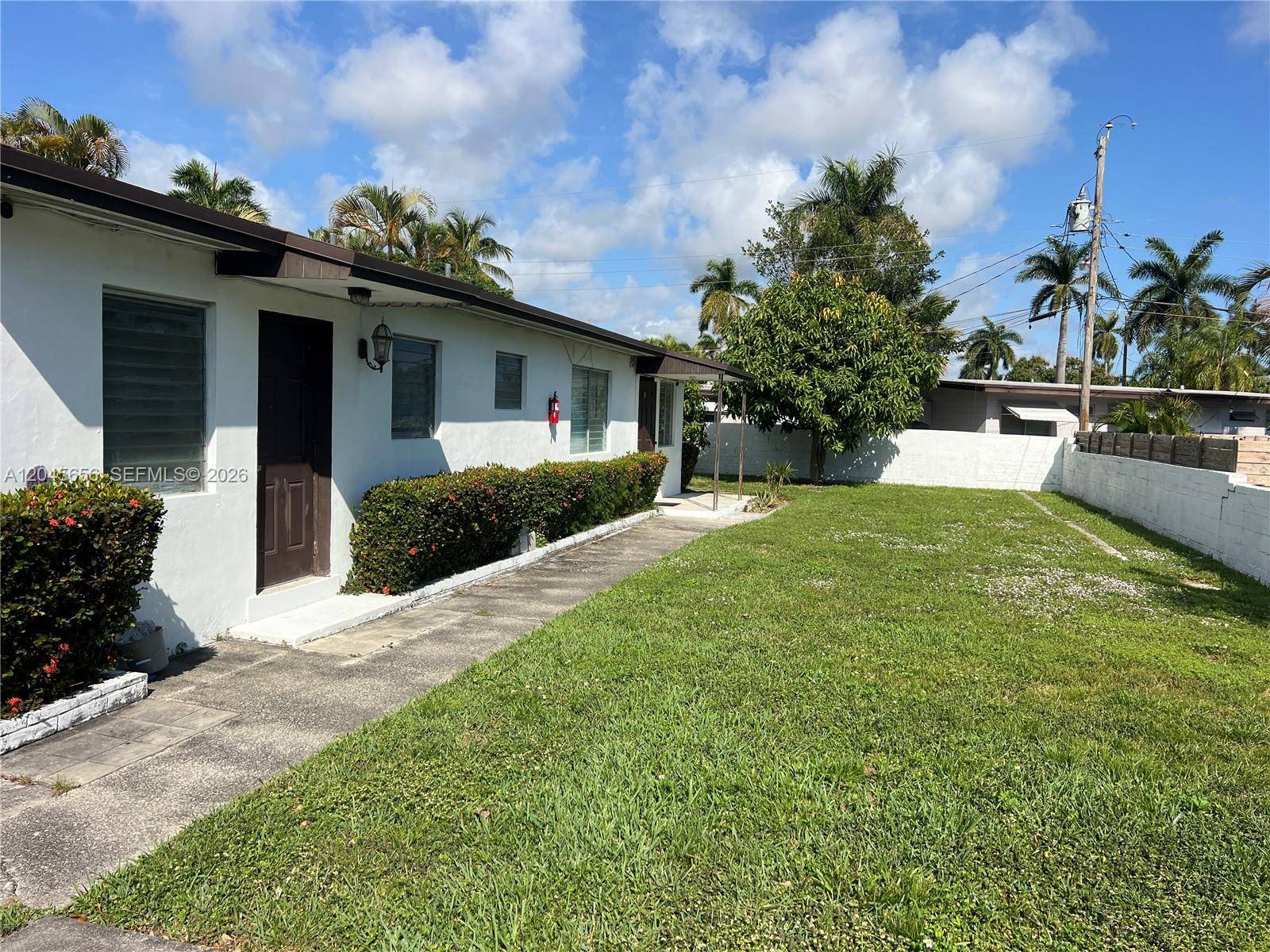 809 NE 2nd St unit 1-2Hallandale Beach - picture