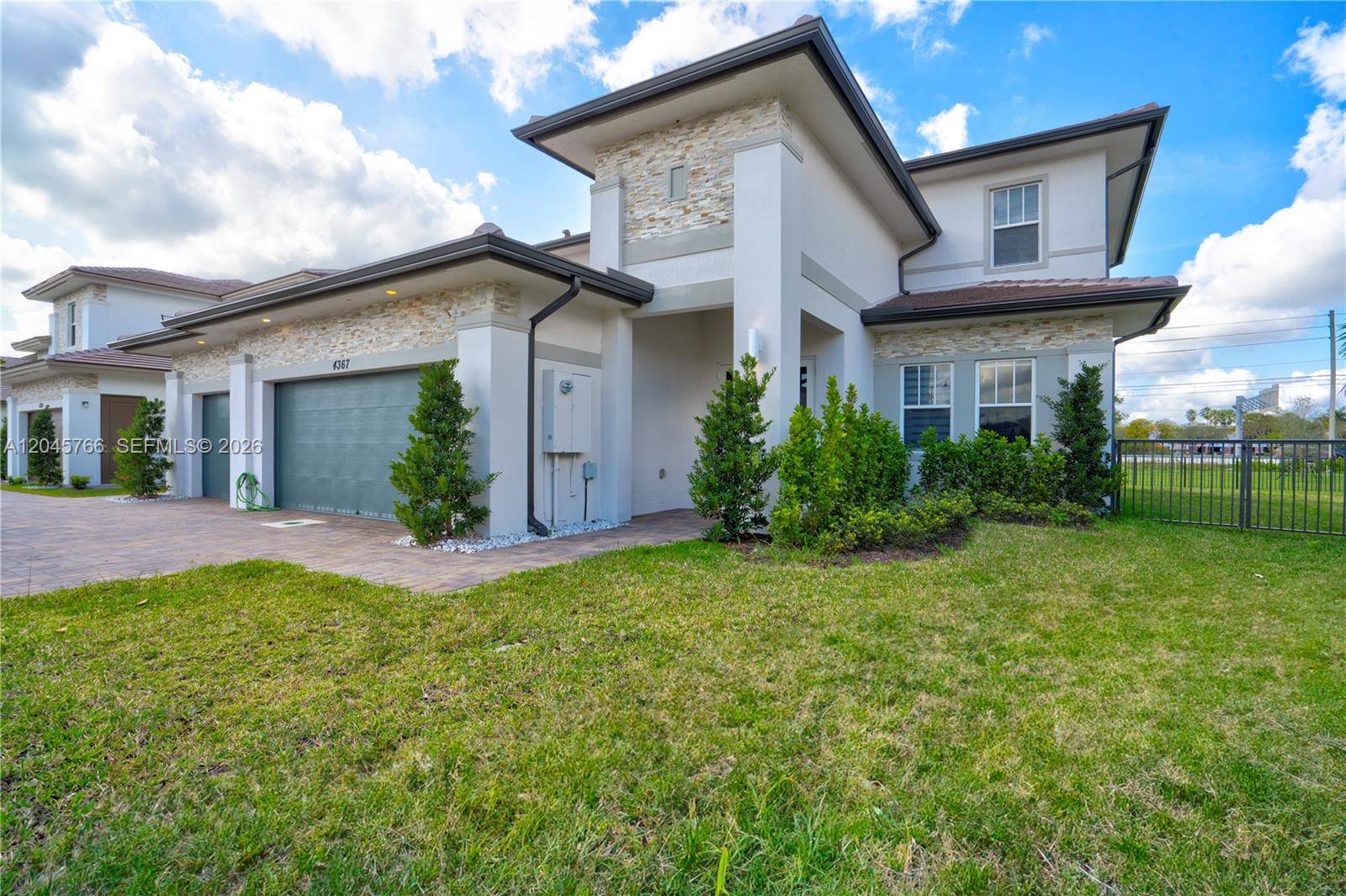 4367 SW 123 lnDavie - picture