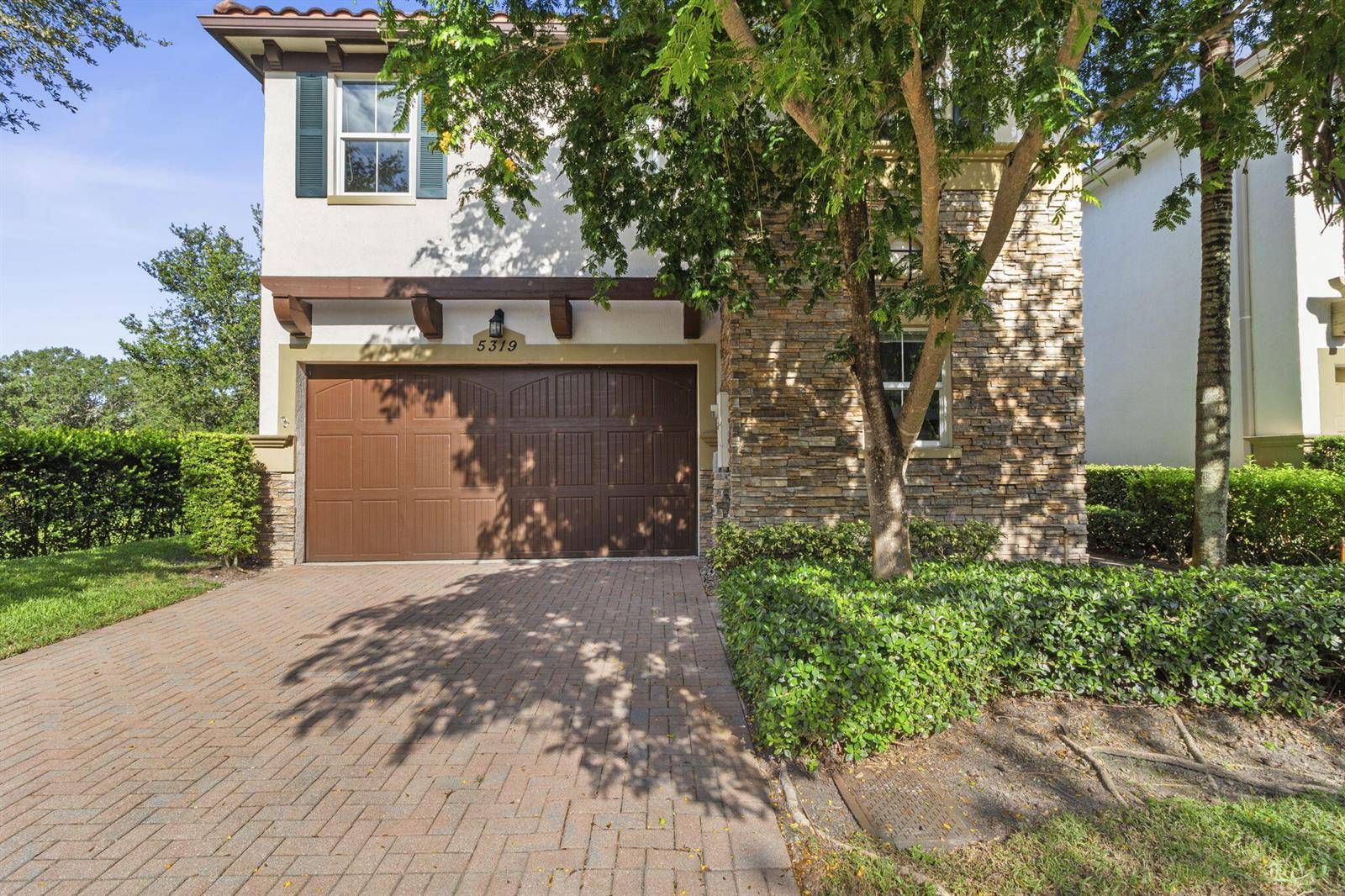 5319 FalconDavie - picture