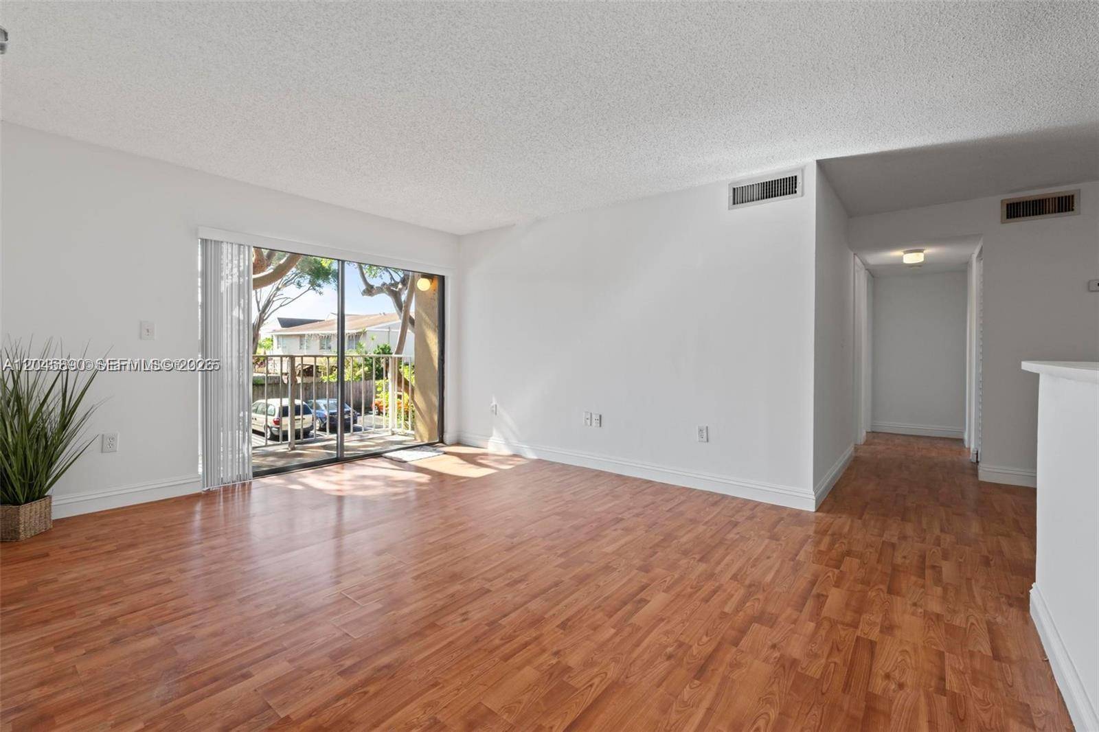 15600 SW 80th StMiami - THE COURTS AT KENDALL CON condo unit L-203 - picture