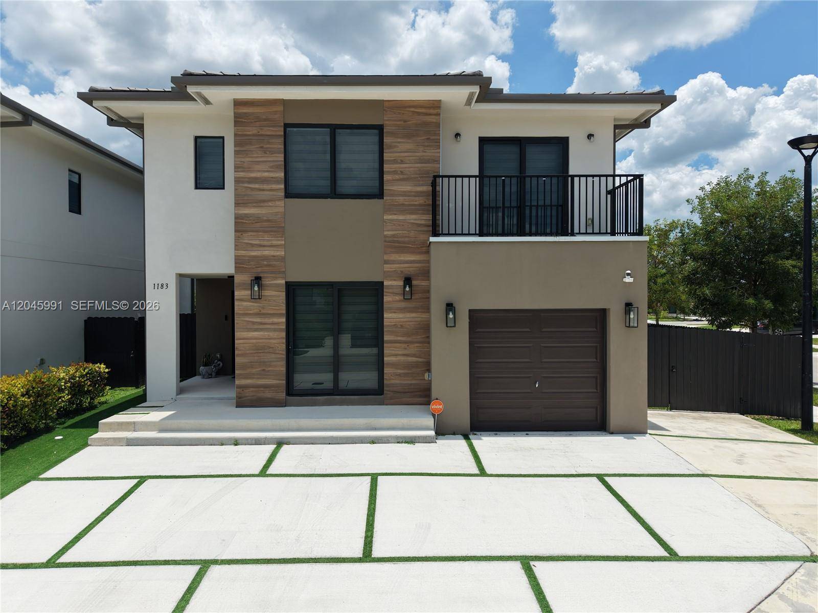 1183 NW 2nd StFlorida City - picture