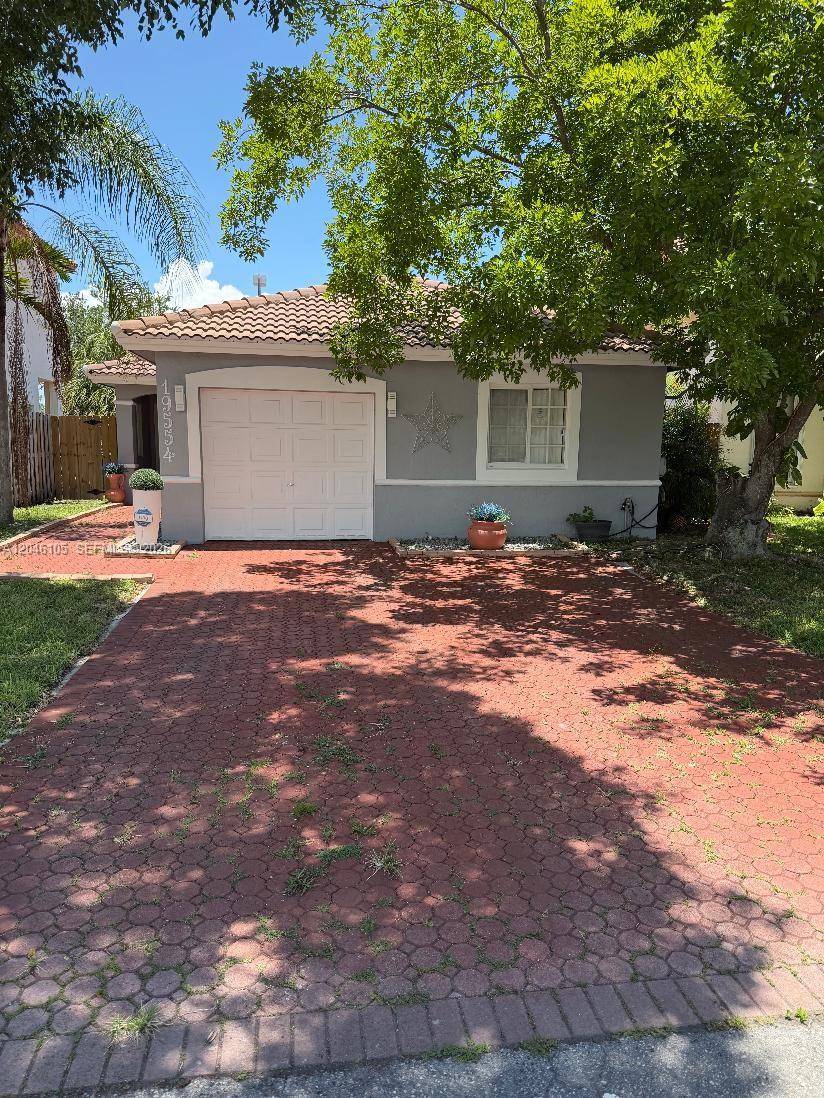 19554 NW 79th PlHialeah - picture