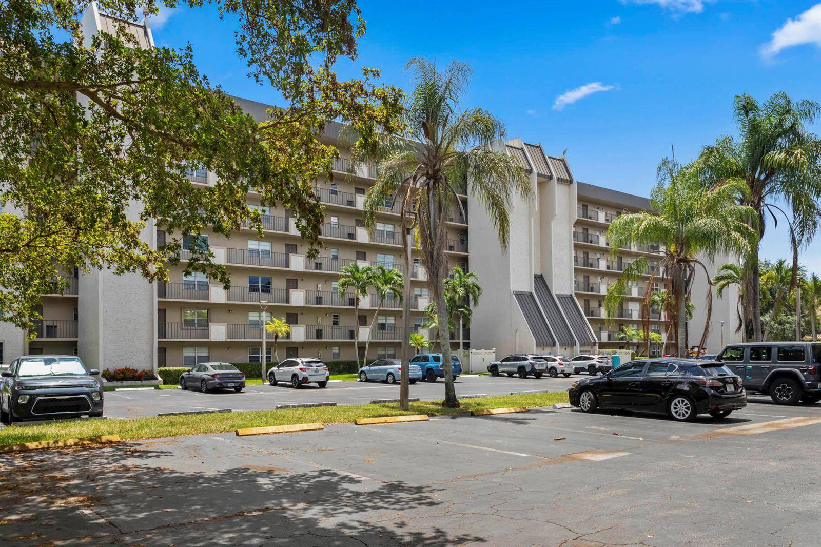 3150 W Rolling HillsDavie - ROLLING HILLS GOLF AND TEN condo unit 704 - picture