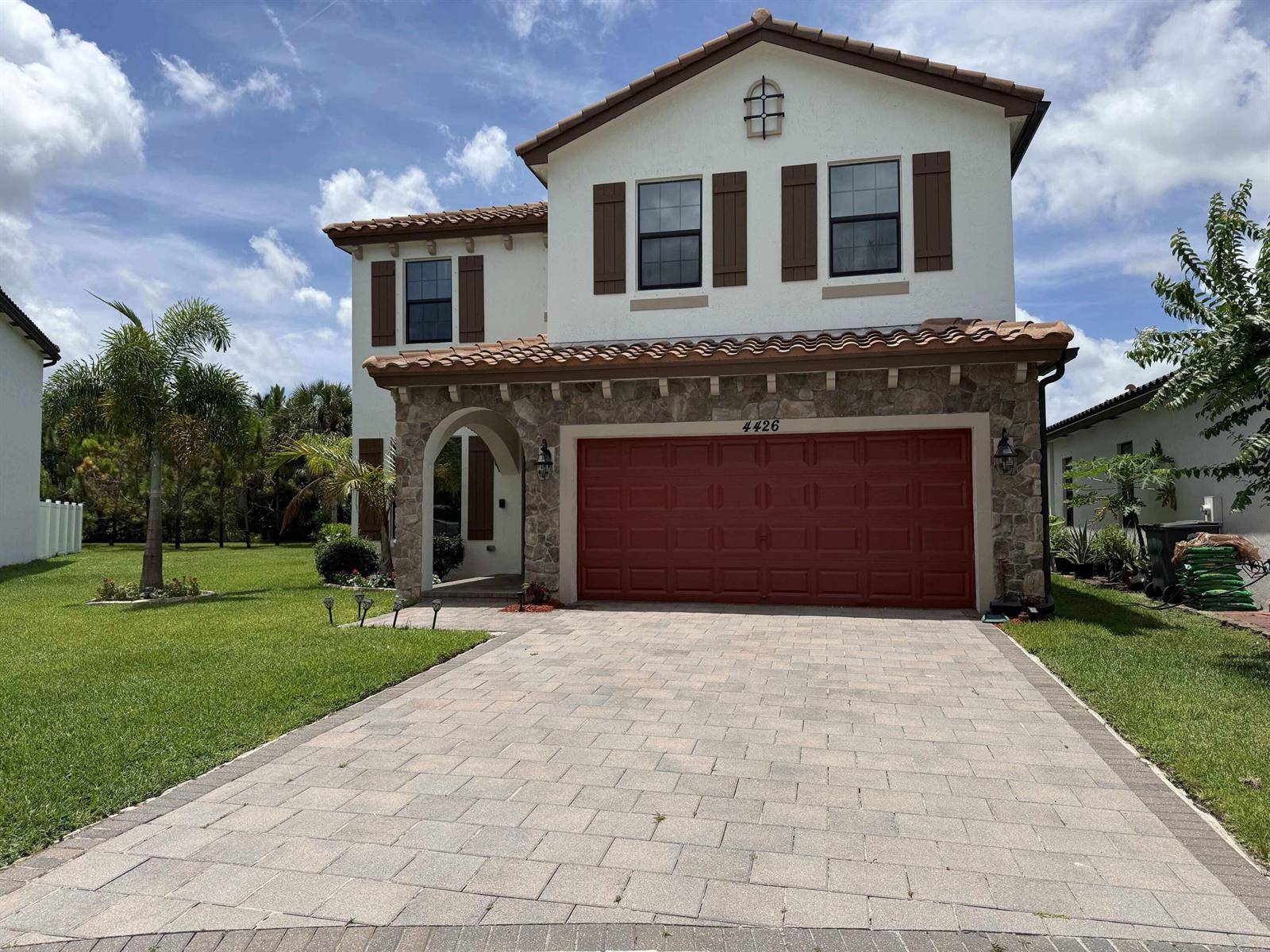 4426 Buena Tara - picture