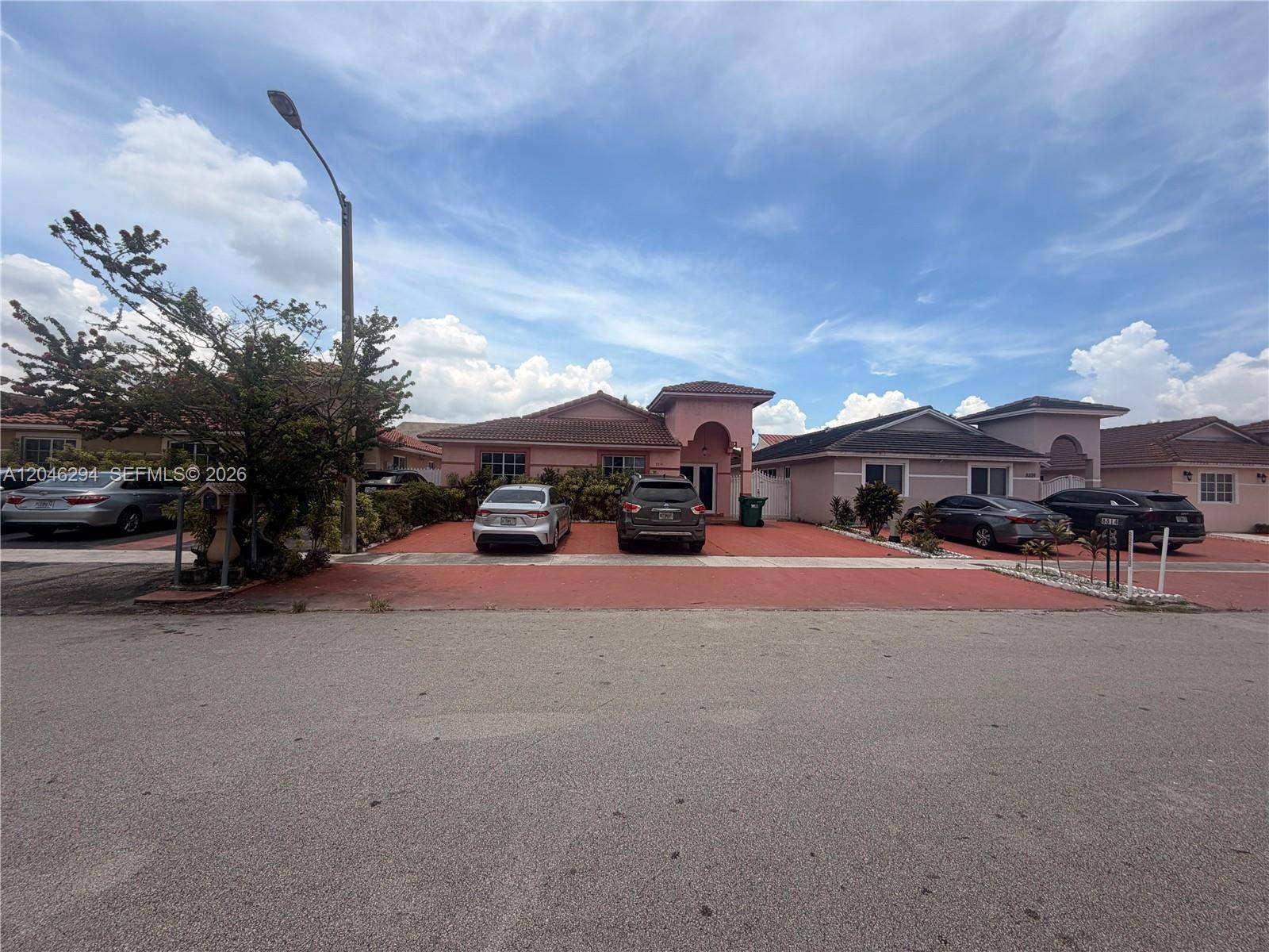 8814 NW 109th TerHialeah Gardens - picture