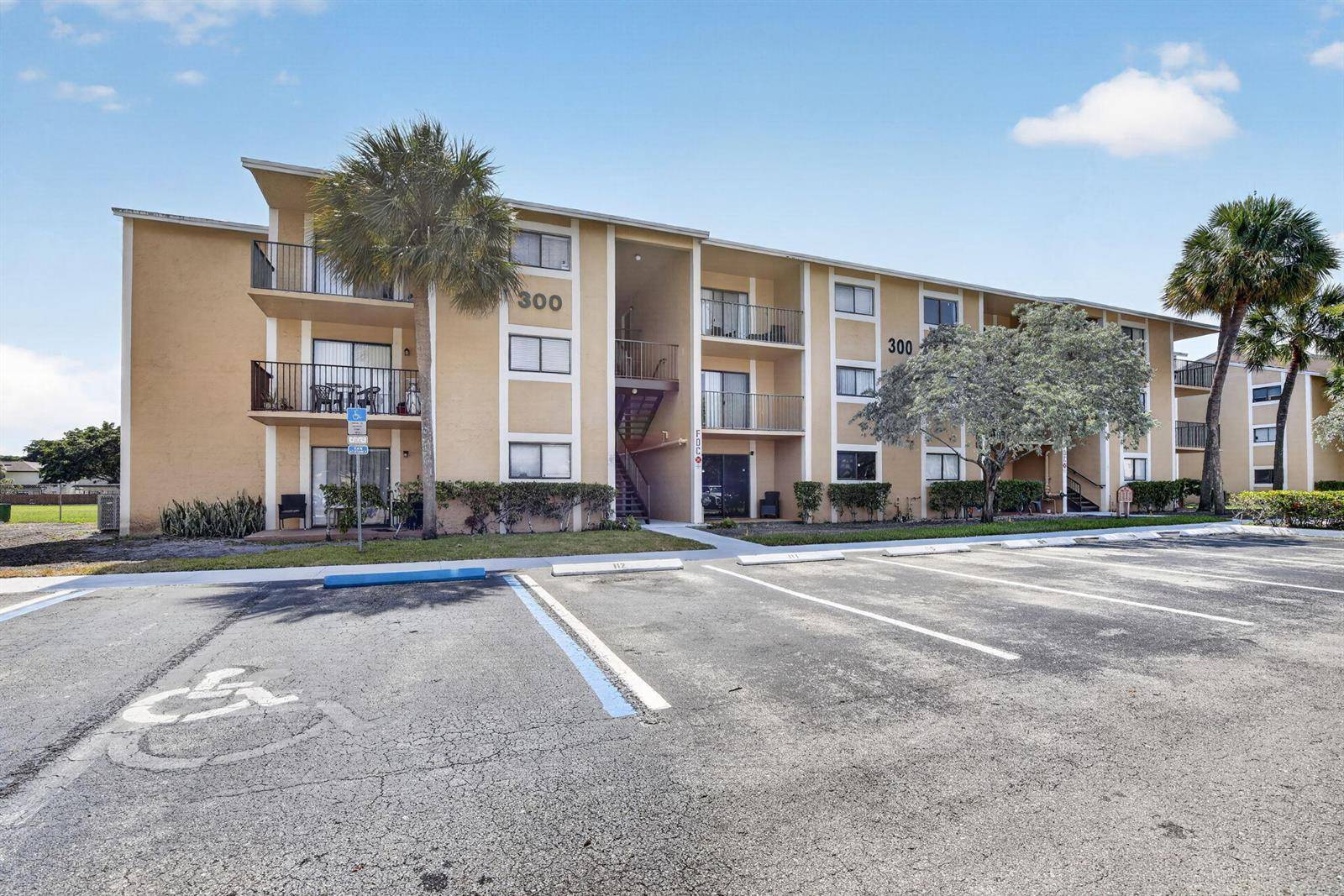 300 PalmPembroke Pines - Condo condo unit 106 - picture