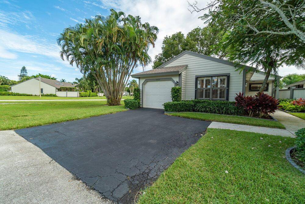 13335 Bedford MewsWellington - picture