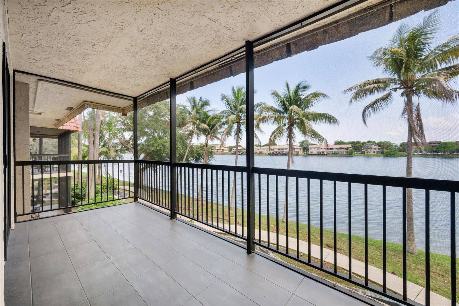 740 NE 199thMiami - NORTHLAKE VILLAGE AT CALIF,NORTHLAKE VILLAGE AT condo unit 205g - picture