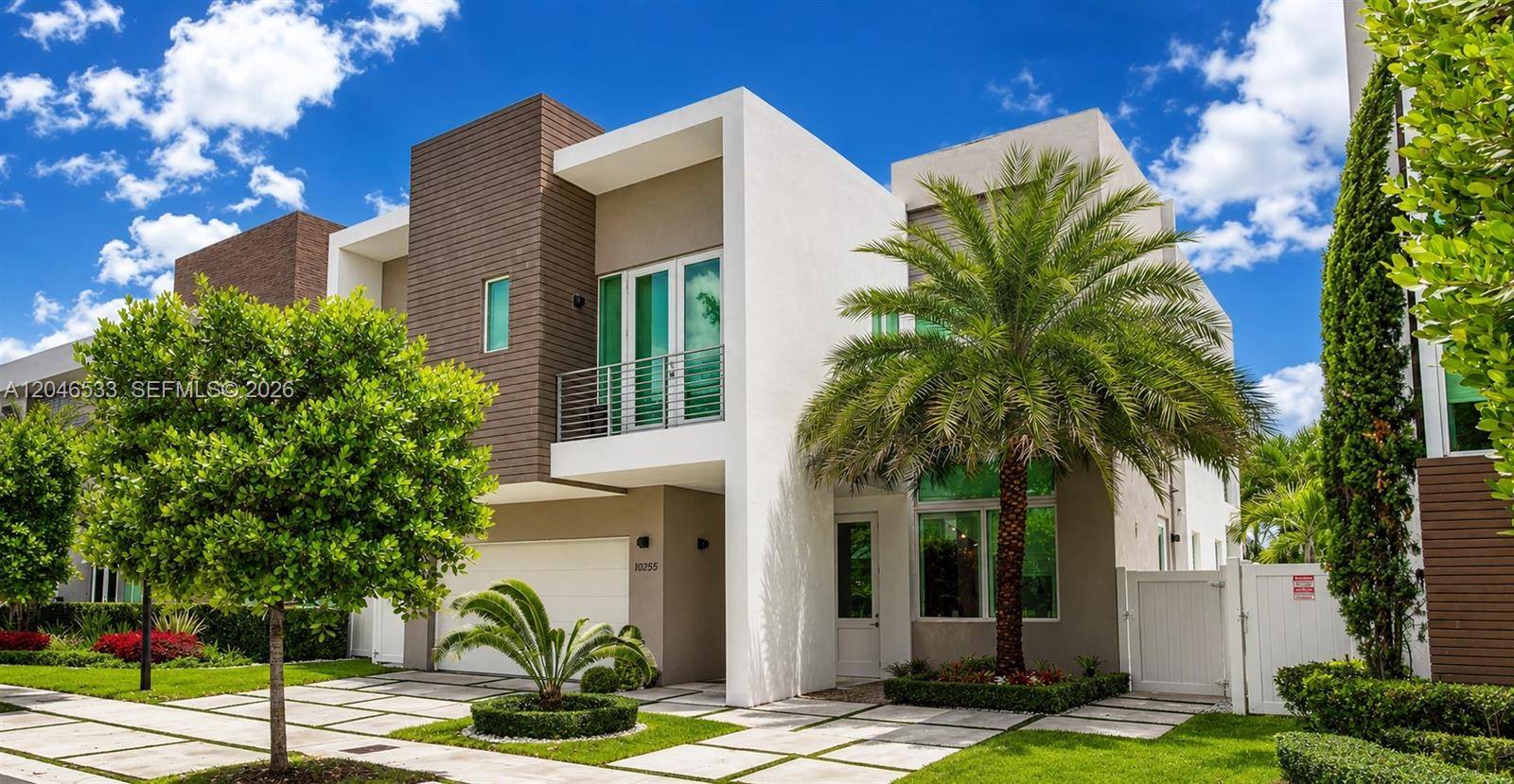 10561 NW 68th TerDoral - picture