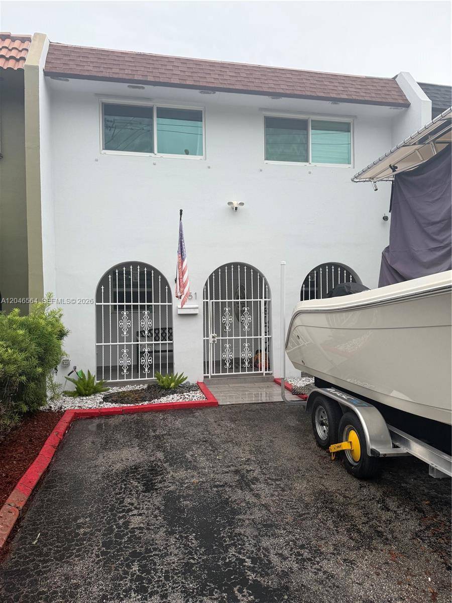 7151 W 3rd CtHialeah - picture