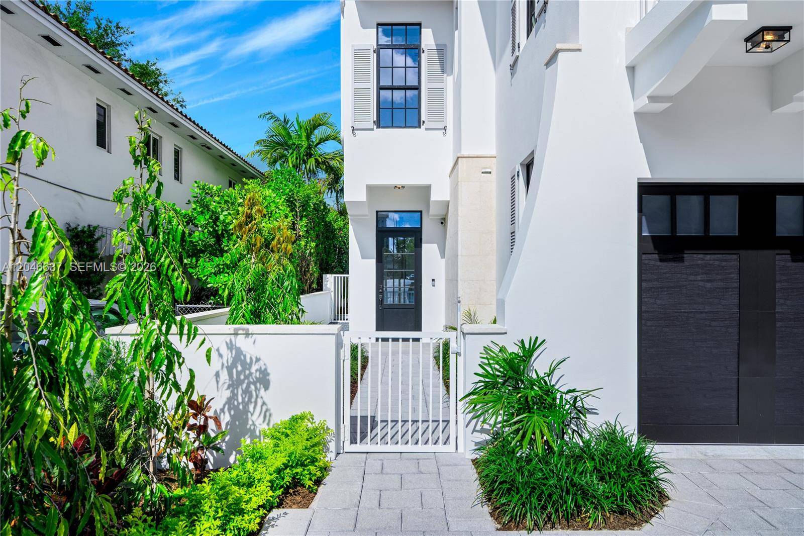2712 S Le Jeune RdCoral Gables - picture