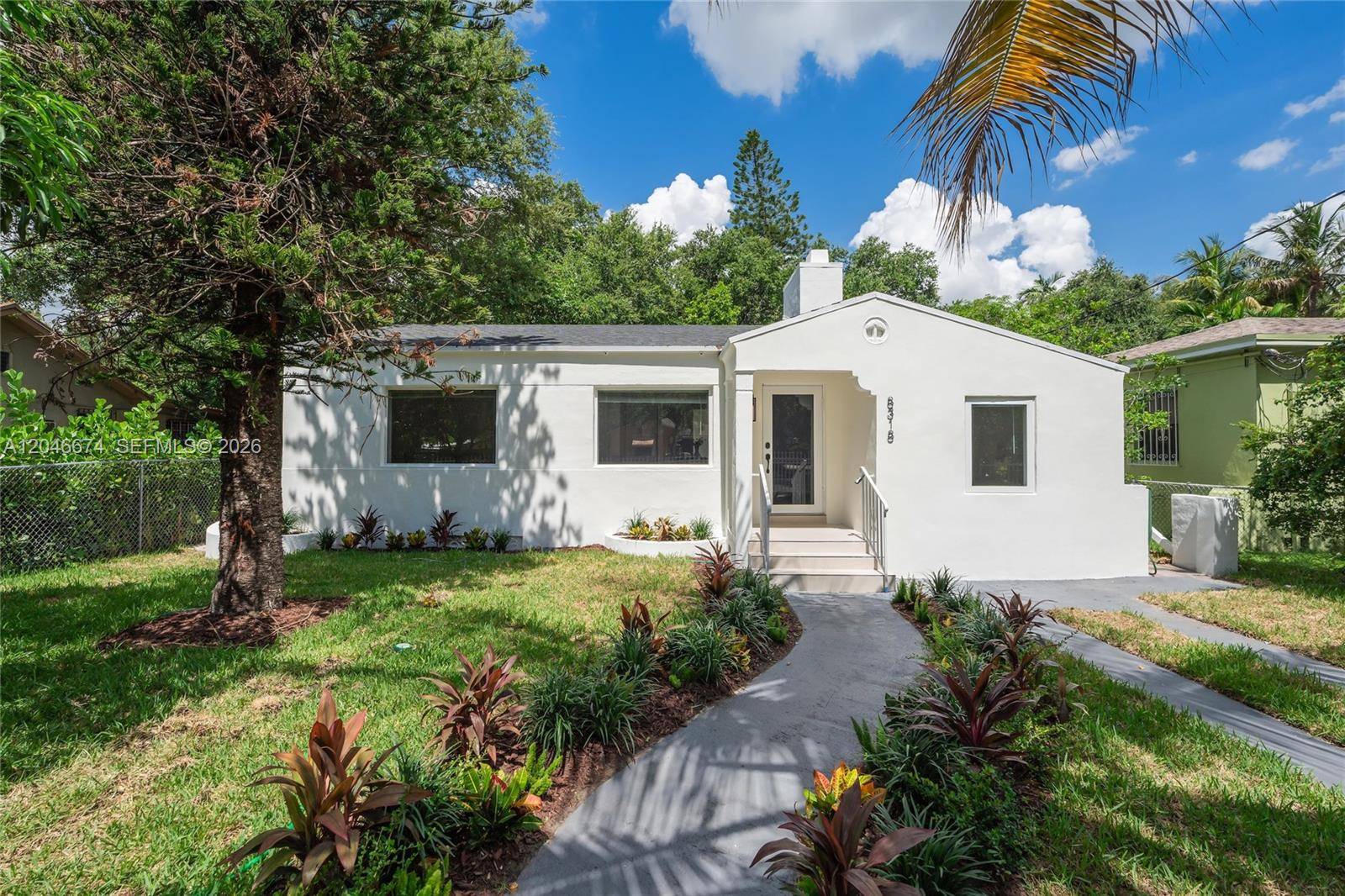 8318 NE 3rd CtMiami - picture