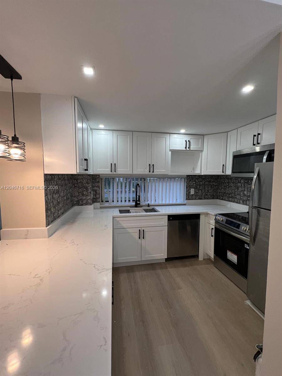 17021 N Bay RdSunny Isles Beach - PLAZA OF AMERICAS CONDO P condo unit 124 - picture
