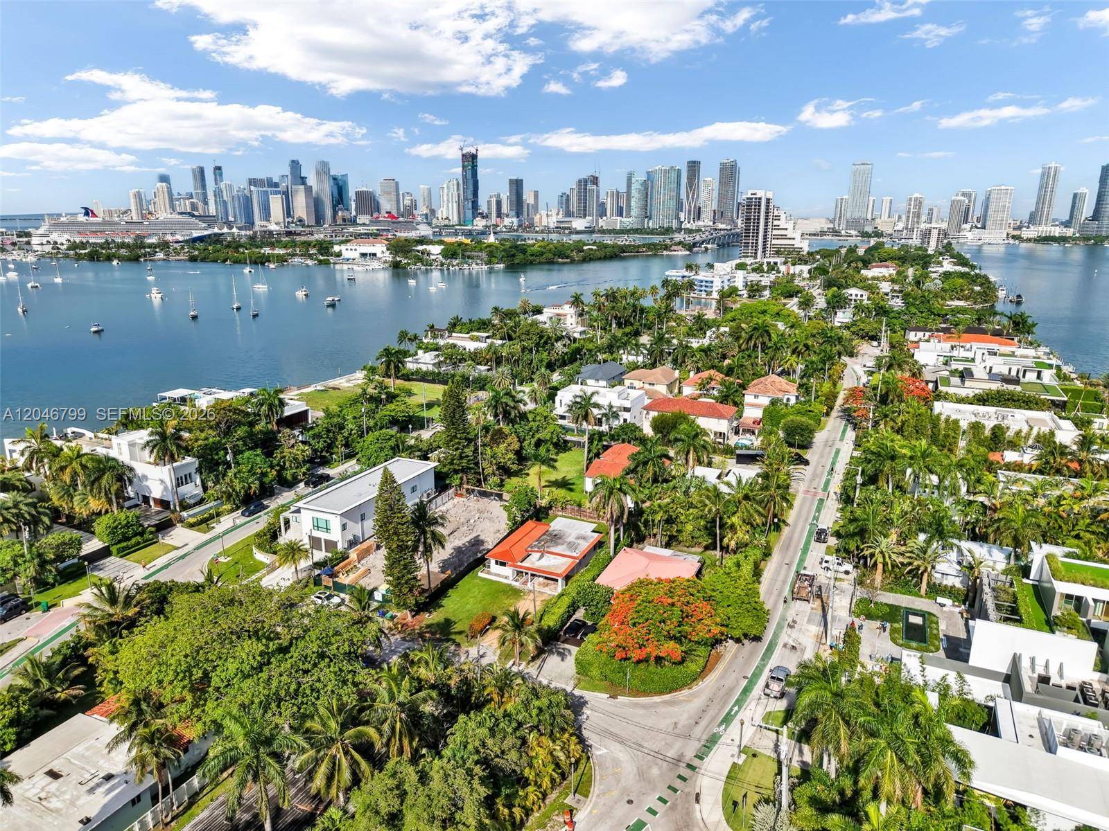 1500 NE 13th PlMiami - picture