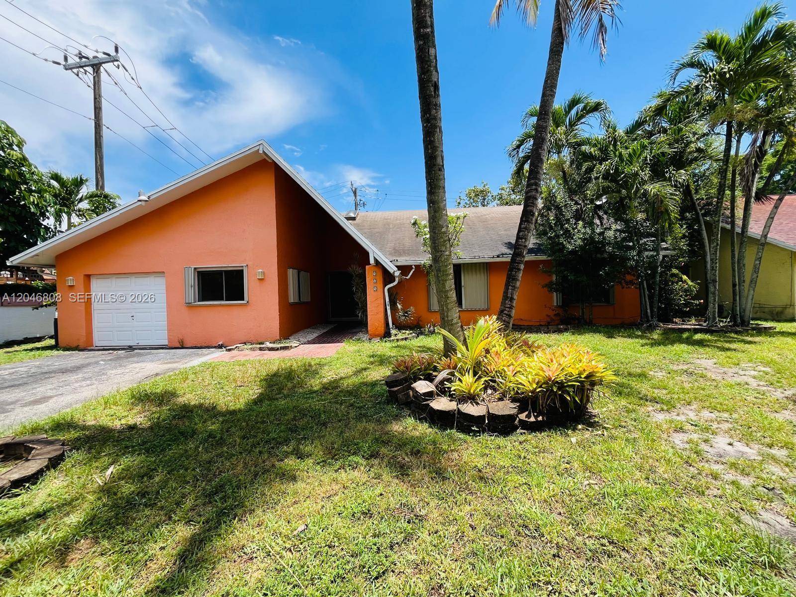 925 NE 207th TerMiami - picture