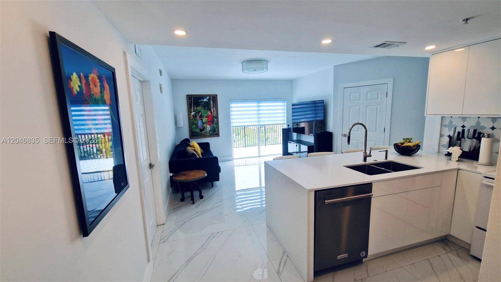 3410 Coral WayMiami - EMERALD PLAZA ON CORAL WA condo unit PH-05 - picture