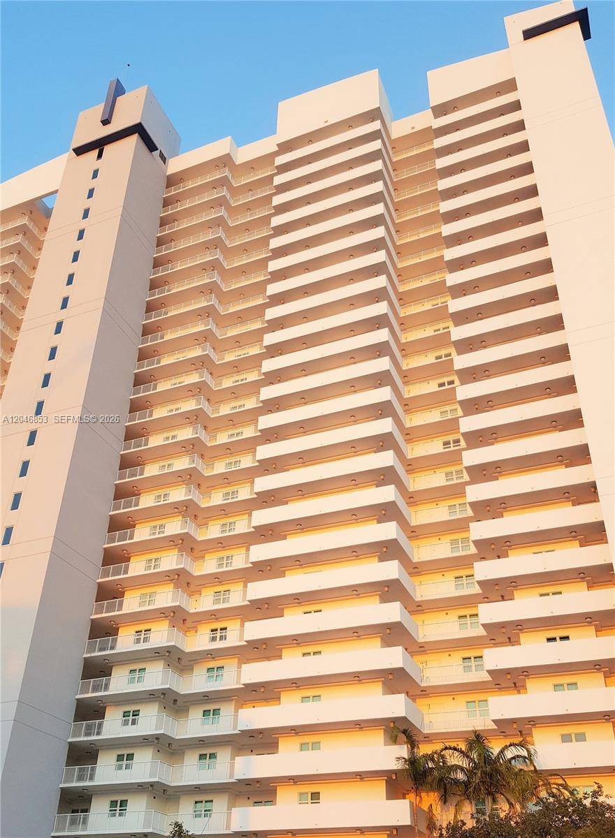 14951 Royal Oaks LnNorth Miami - Apartments-Annual,Apartment condo unit 1105 - picture