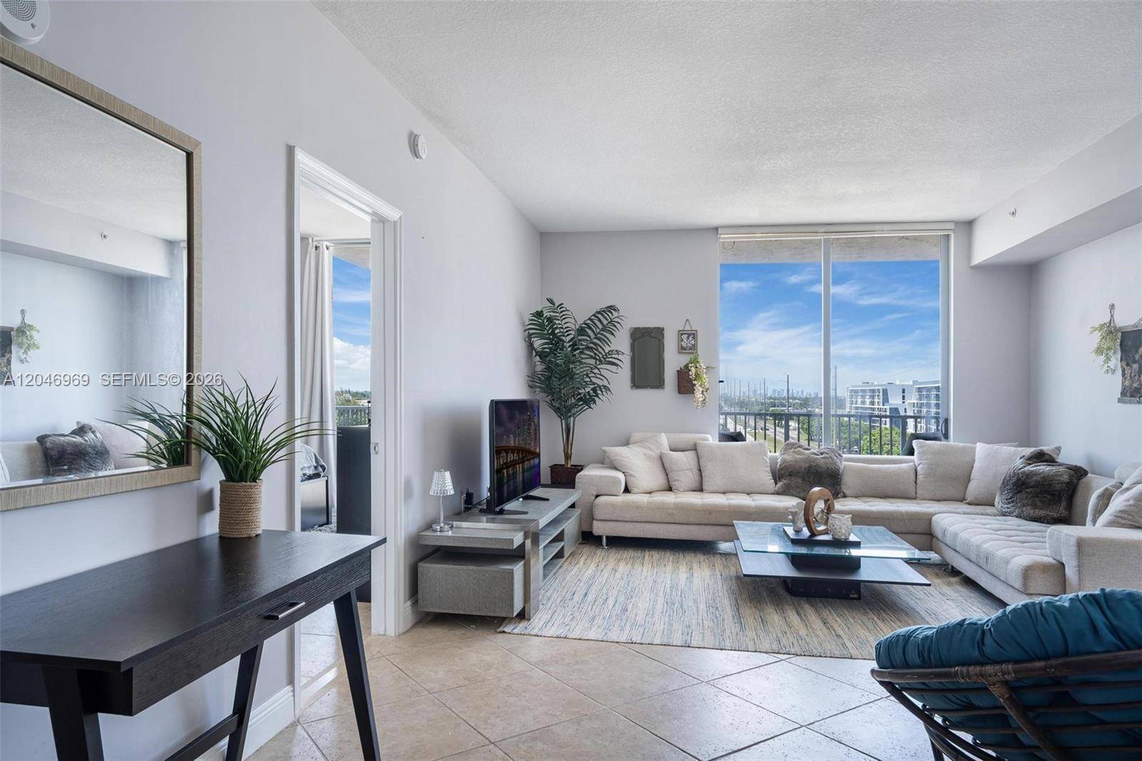 140 S Dixie HwyHollywood - HOLLYWOOD STATION RES CON condo unit 609 - picture