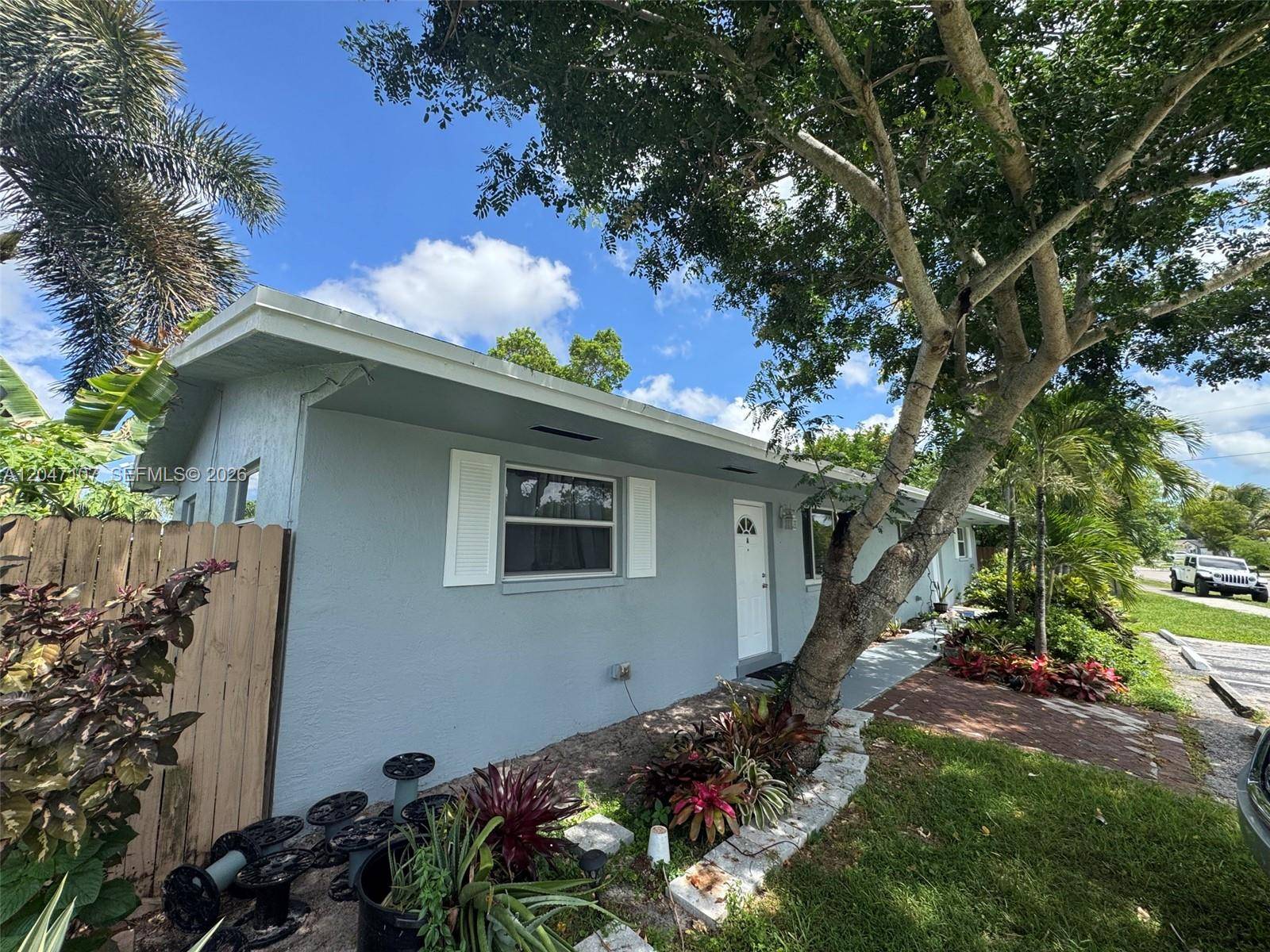 2200 SW 42nd AveFort Lauderdale - picture