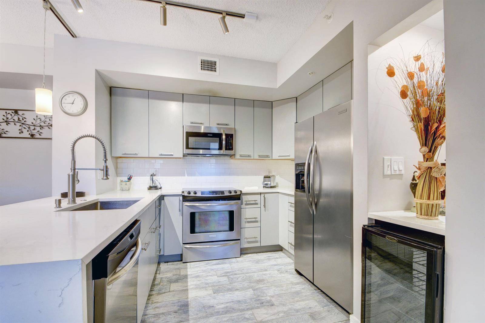 720 S SapodillaWest Palm Beach - Condo condo unit 208 - picture