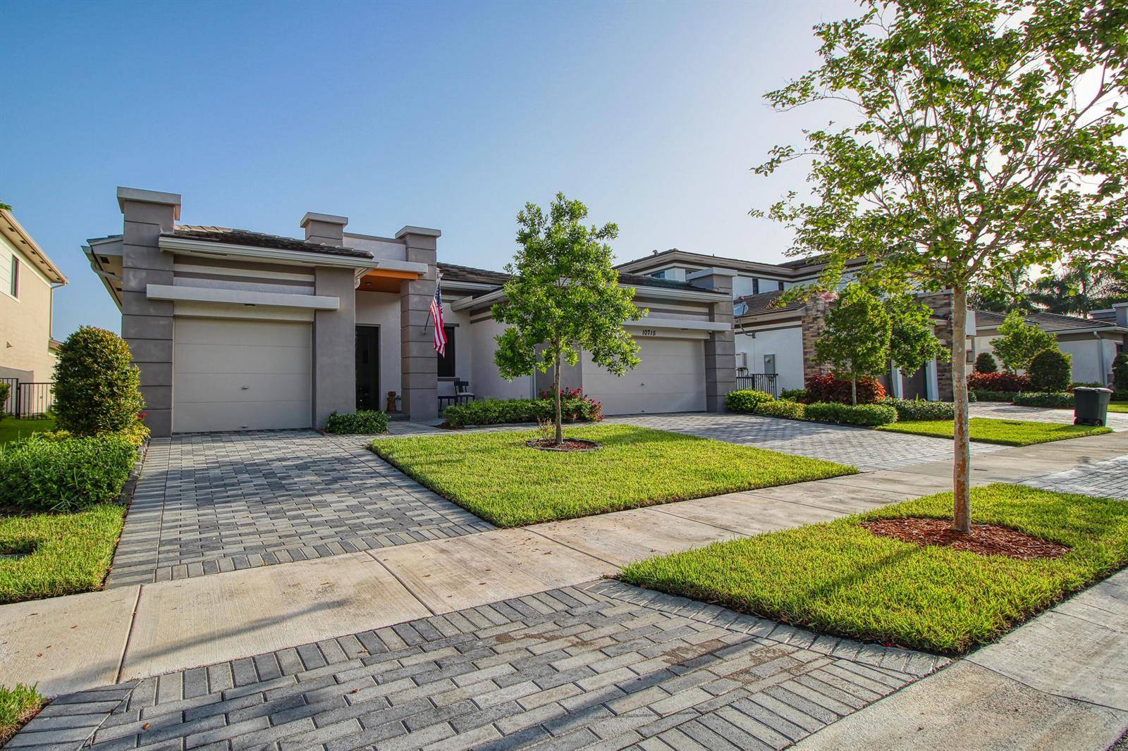10715 MooreParkland - picture