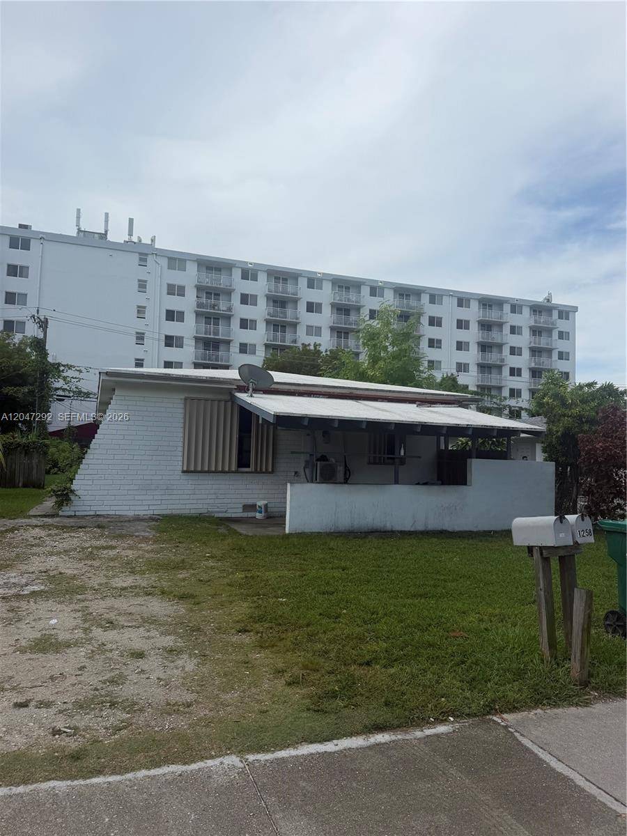1258 NE 109th StMiami - picture