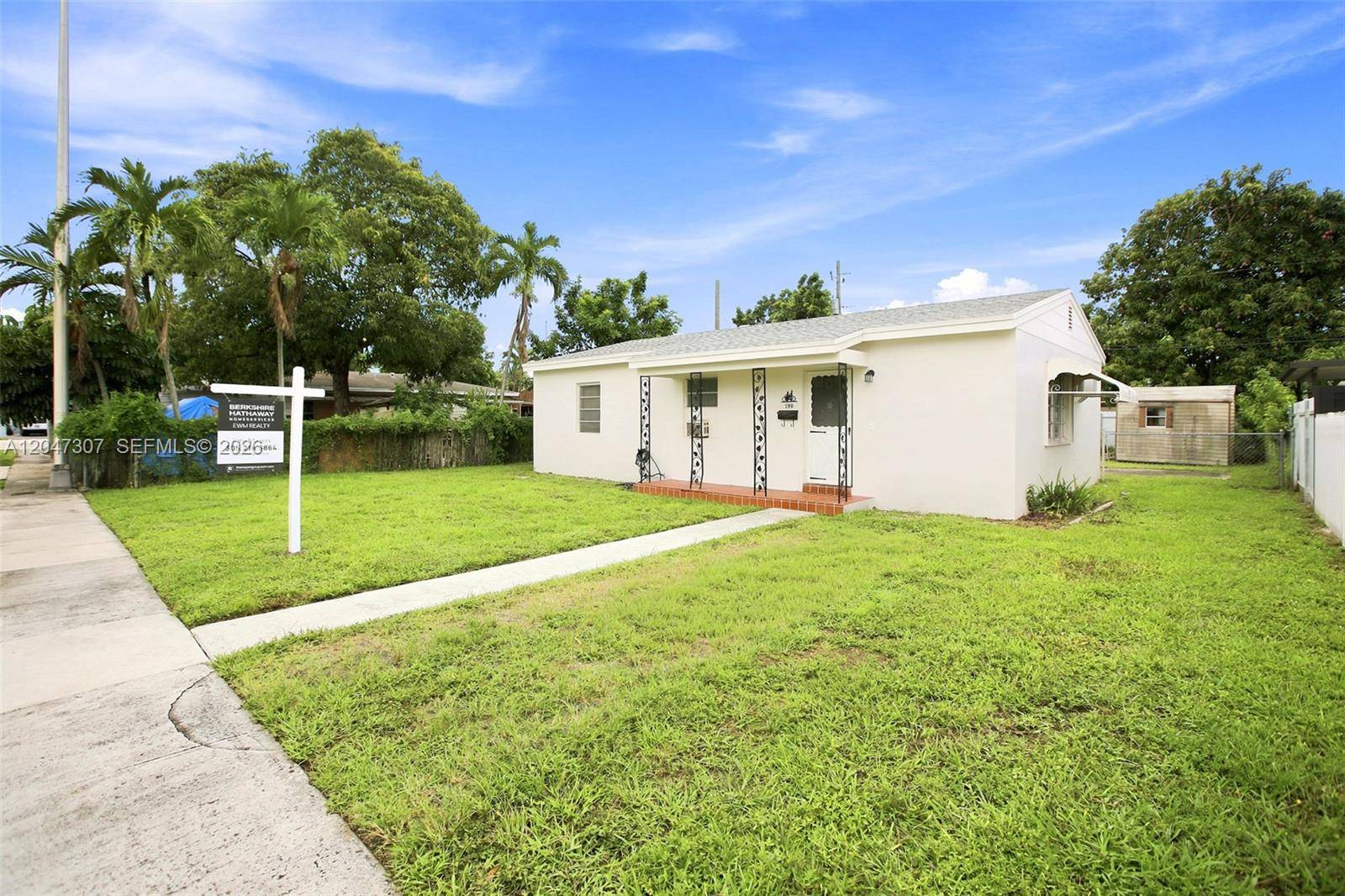 790 E 6th PlHialeah - picture