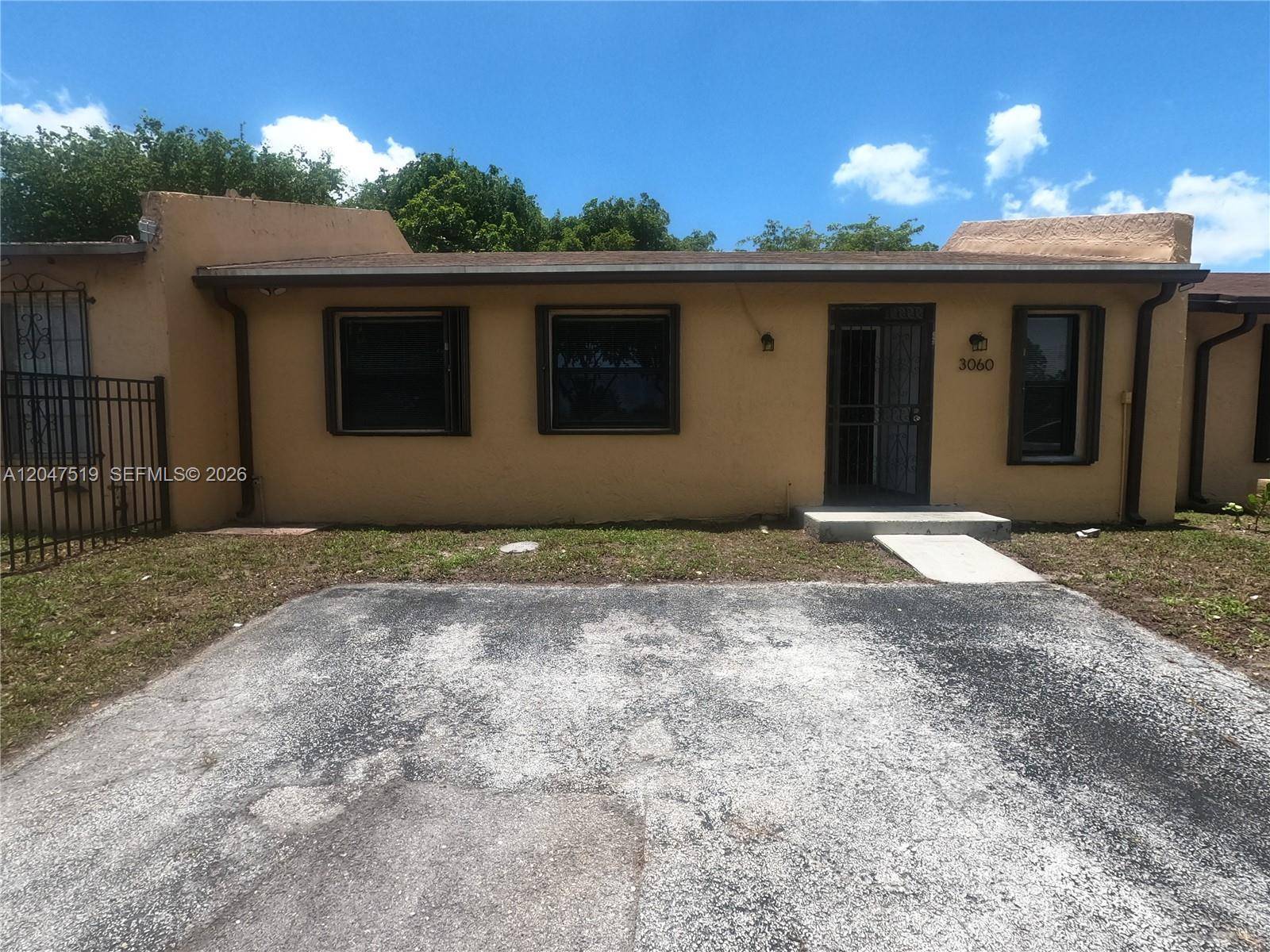 3060 NW 204th LnMiami Gardens - picture