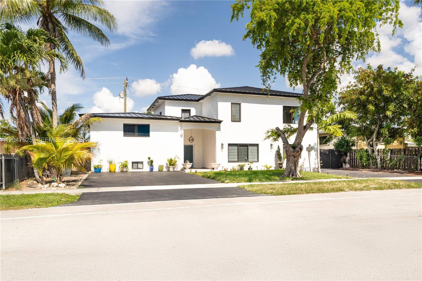20200 NE 14th AveMiami - picture