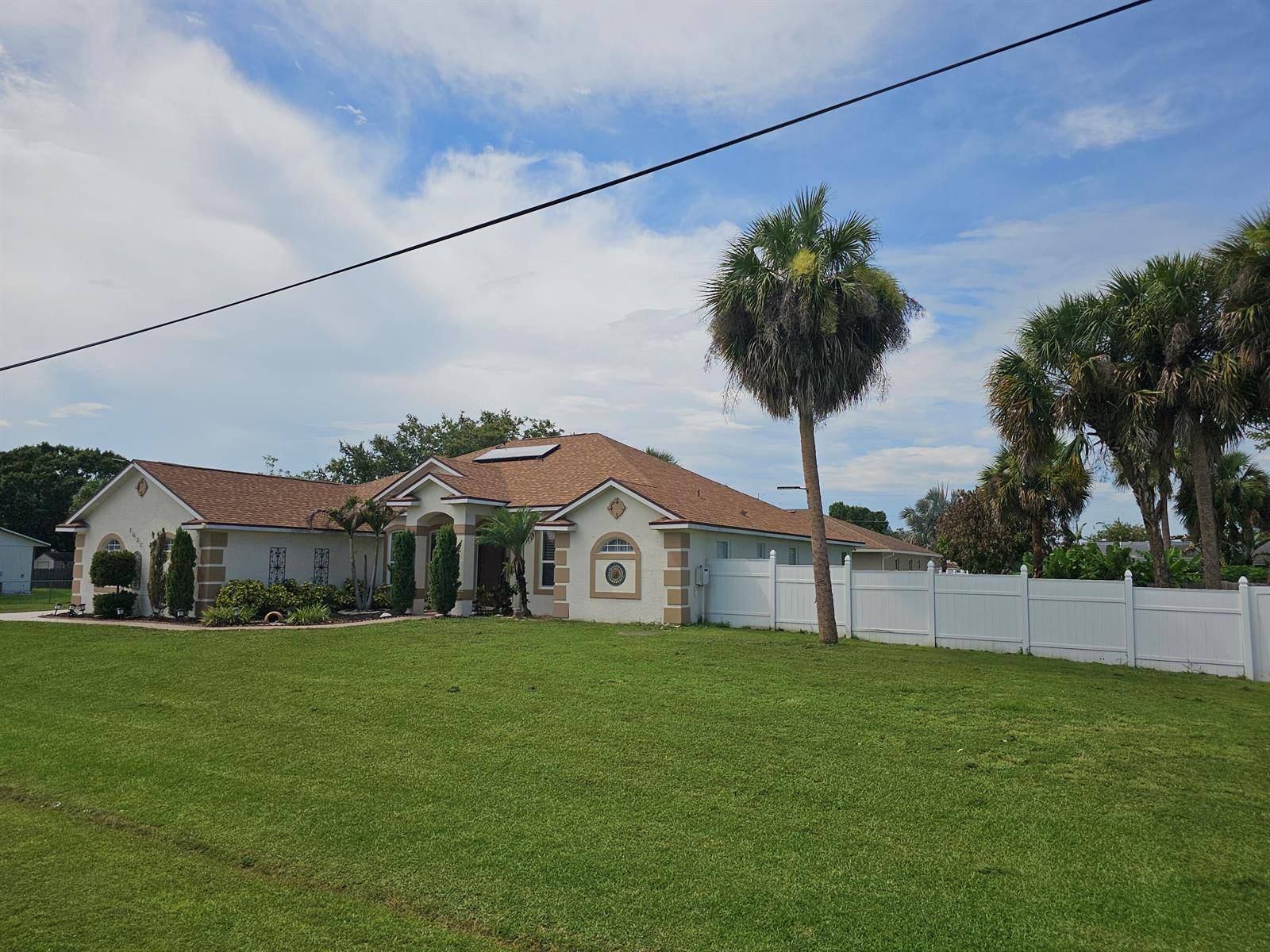 1637 SW La GorcePort St. Lucie - picture