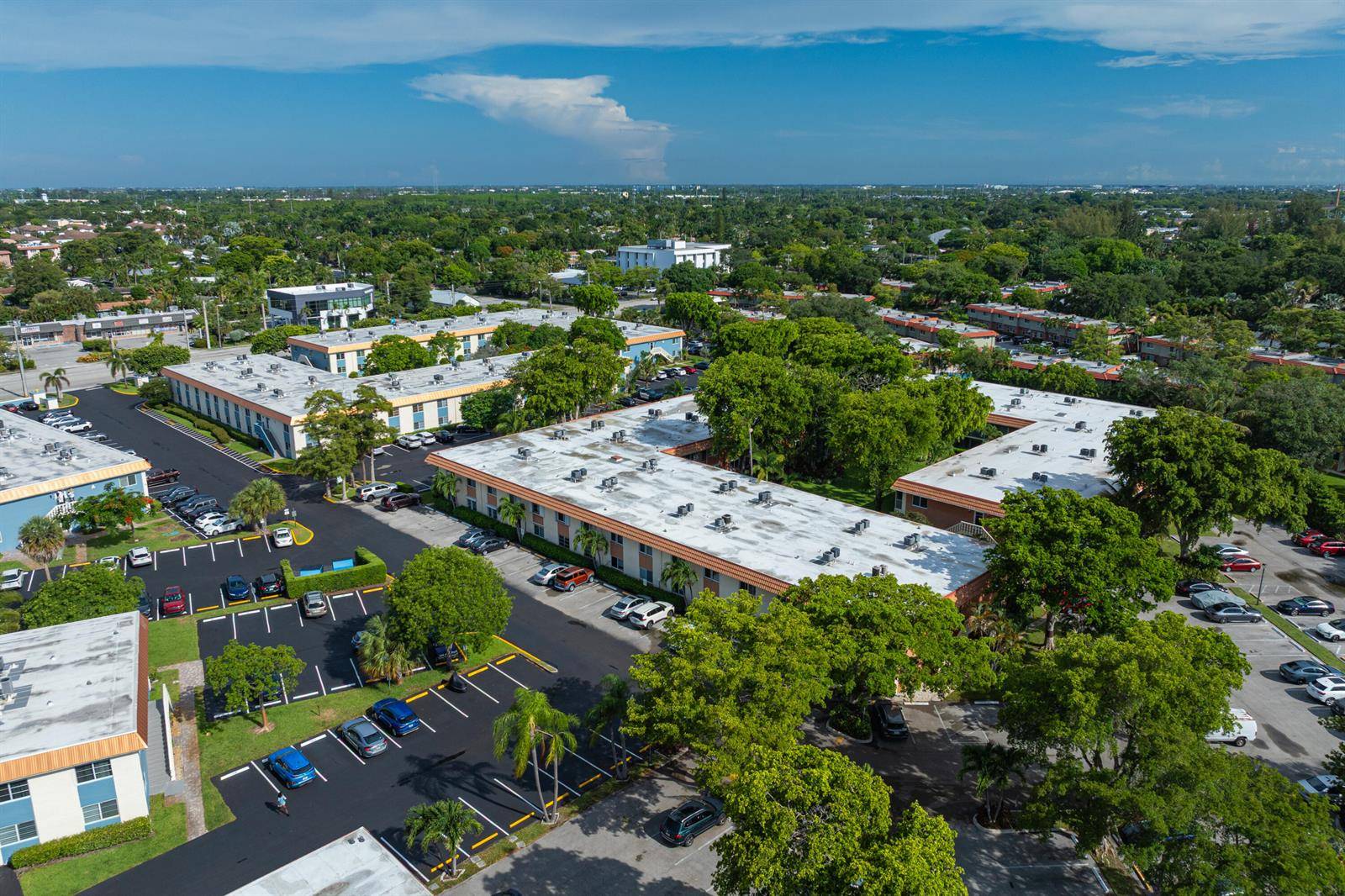119 NE 19thWilton Manors - MANOR GROVE VILLAGE TWO CO condo unit 118g - picture