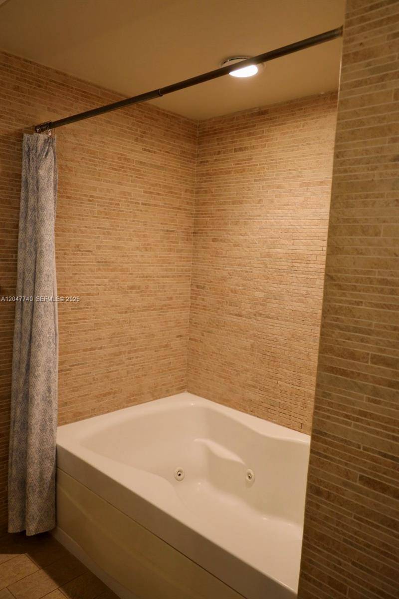 50 Biscayne BlvdMiami - Condo 5+ Stories,Condo condo unit 606 - picture