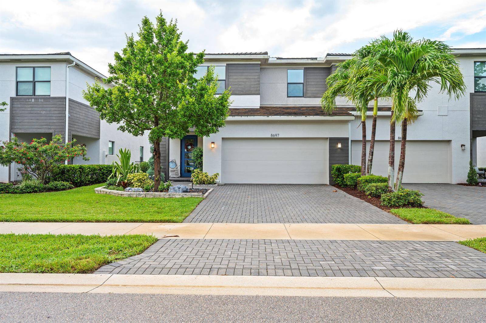 8697 CorvusLake Worth - picture
