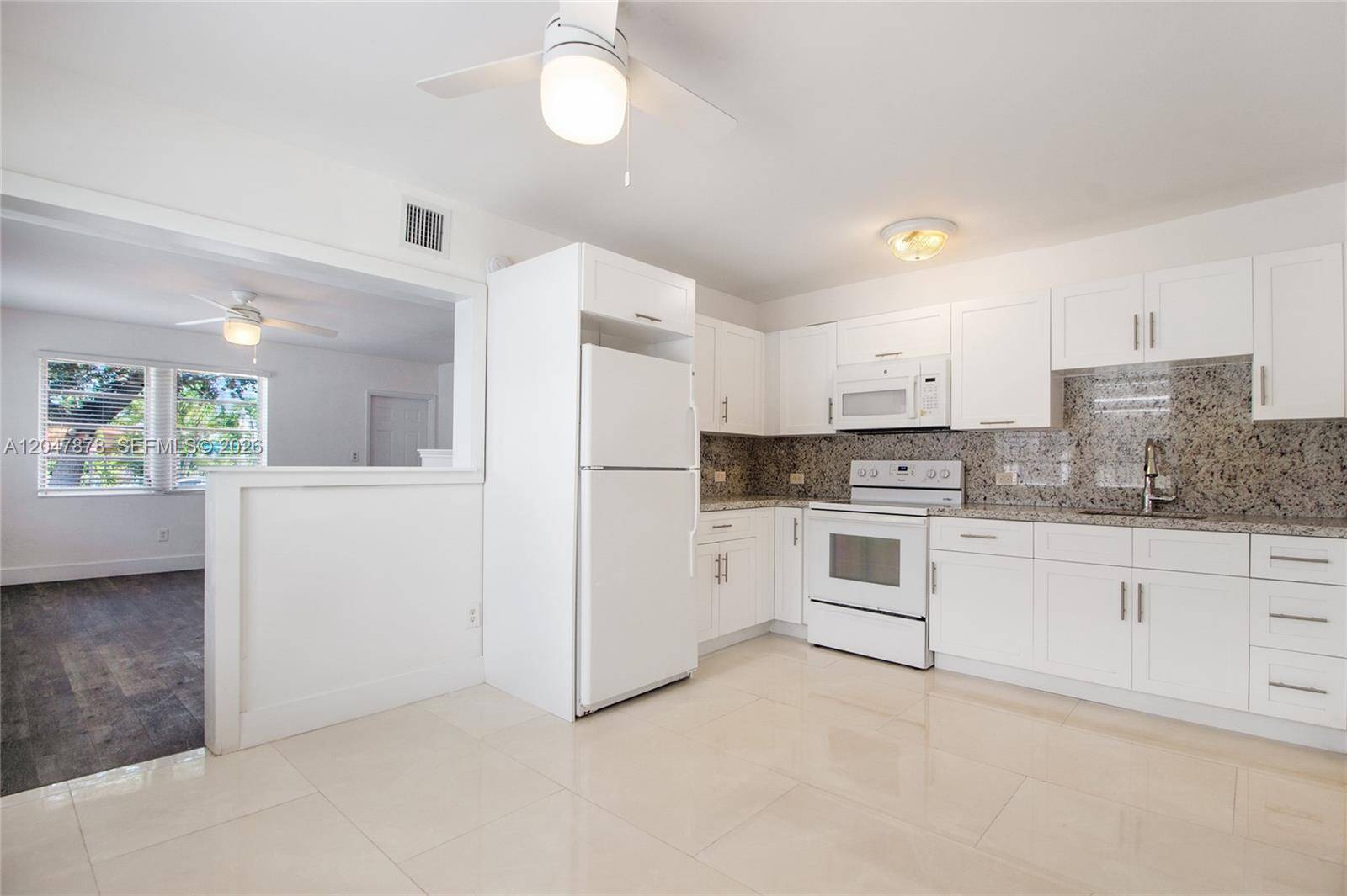 2352 SW 26th LnMiami - picture
