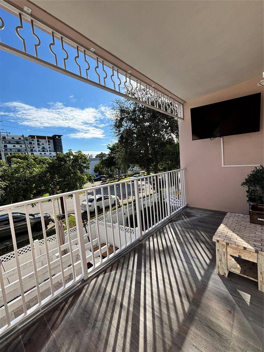 451 NE 1stPompano Beach - WAVERLY PLACE AMENDED PLAT condo unit 451 - picture