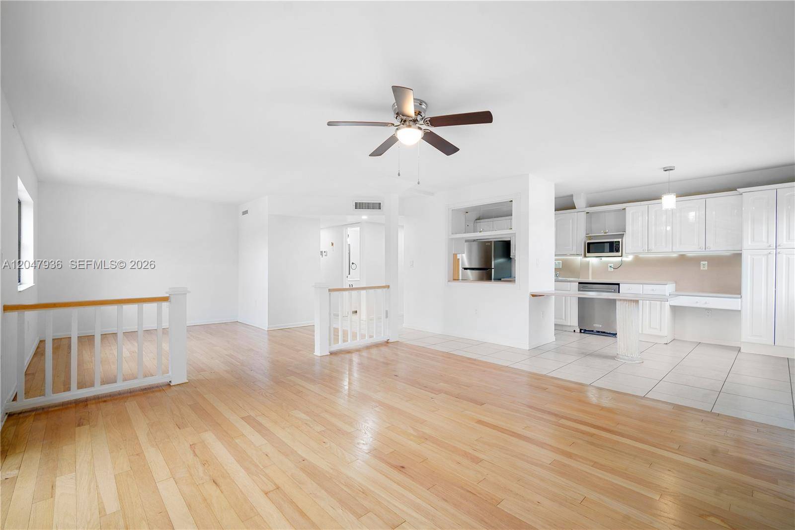 1891 N 61st AveHollywood - BAPTIST TOWERS CONDO condo unit B215 - picture