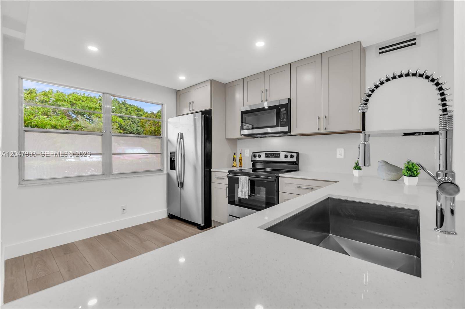 2305 Lucaya LnCoconut Creek - LUCAYA VILLAGE 1-E CONDO condo unit H1 - picture