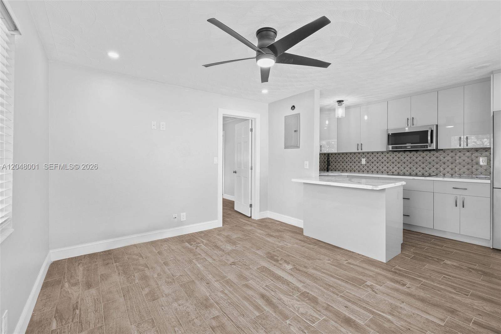 1634 NE 4th PlFort Lauderdale - picture