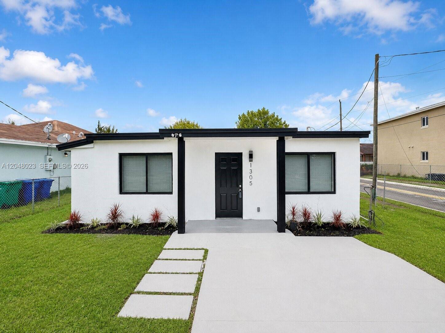 1305 NW 5th AveFlorida City - picture