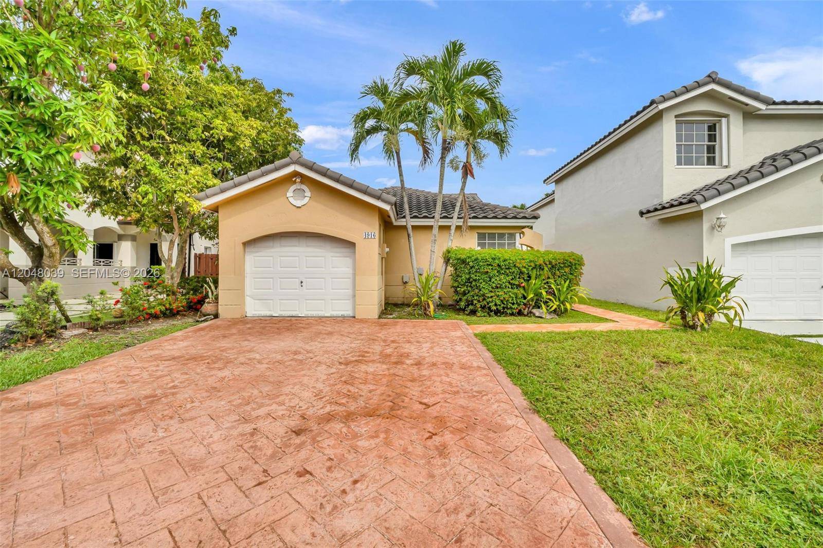4916 SW 154th AveMiami - picture