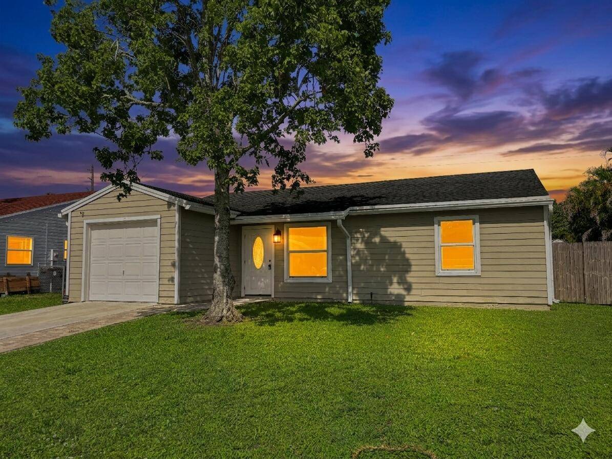 5258 CanalLake Worth - picture