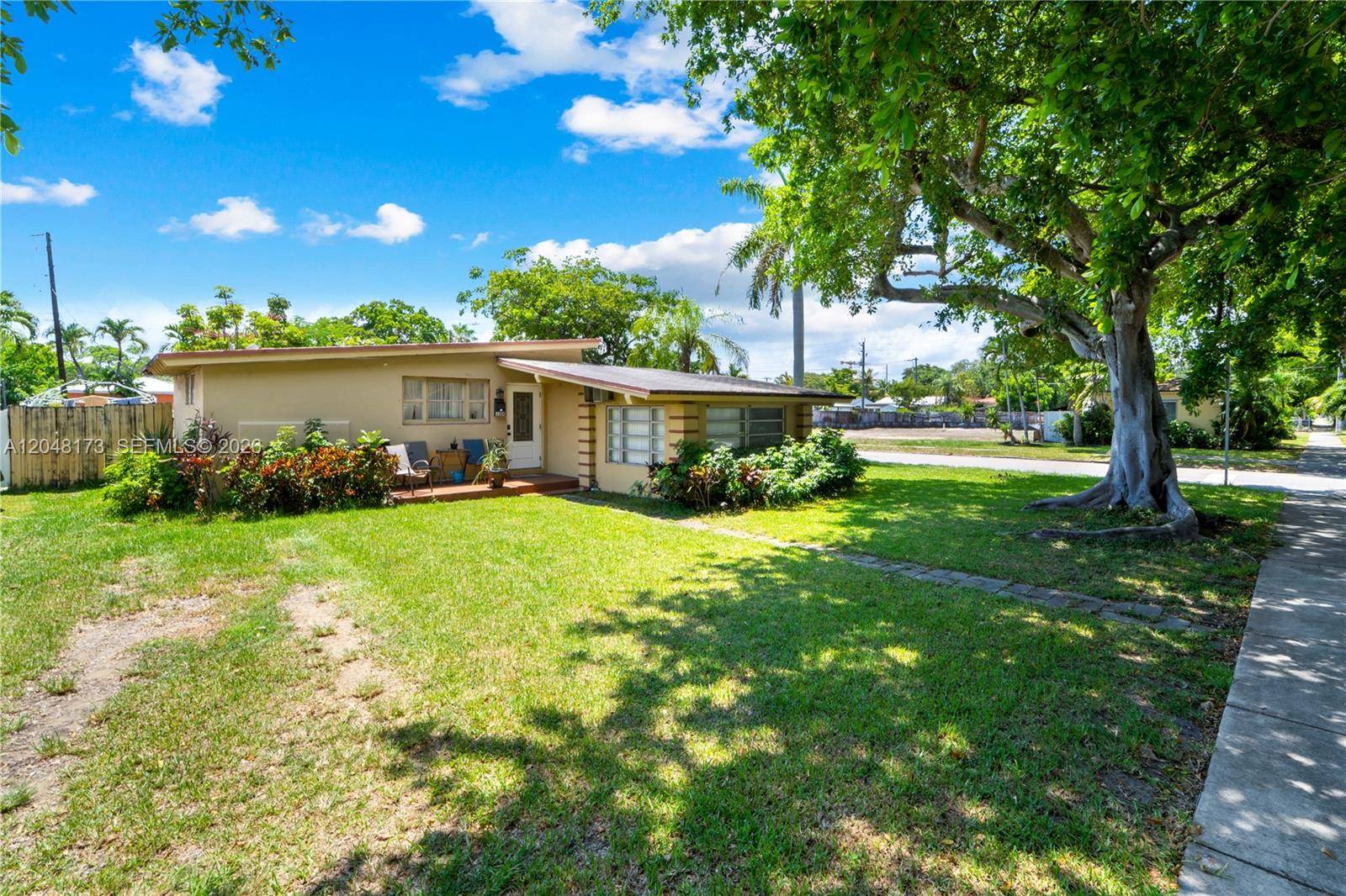 1300 S 20th AveHollywood - picture